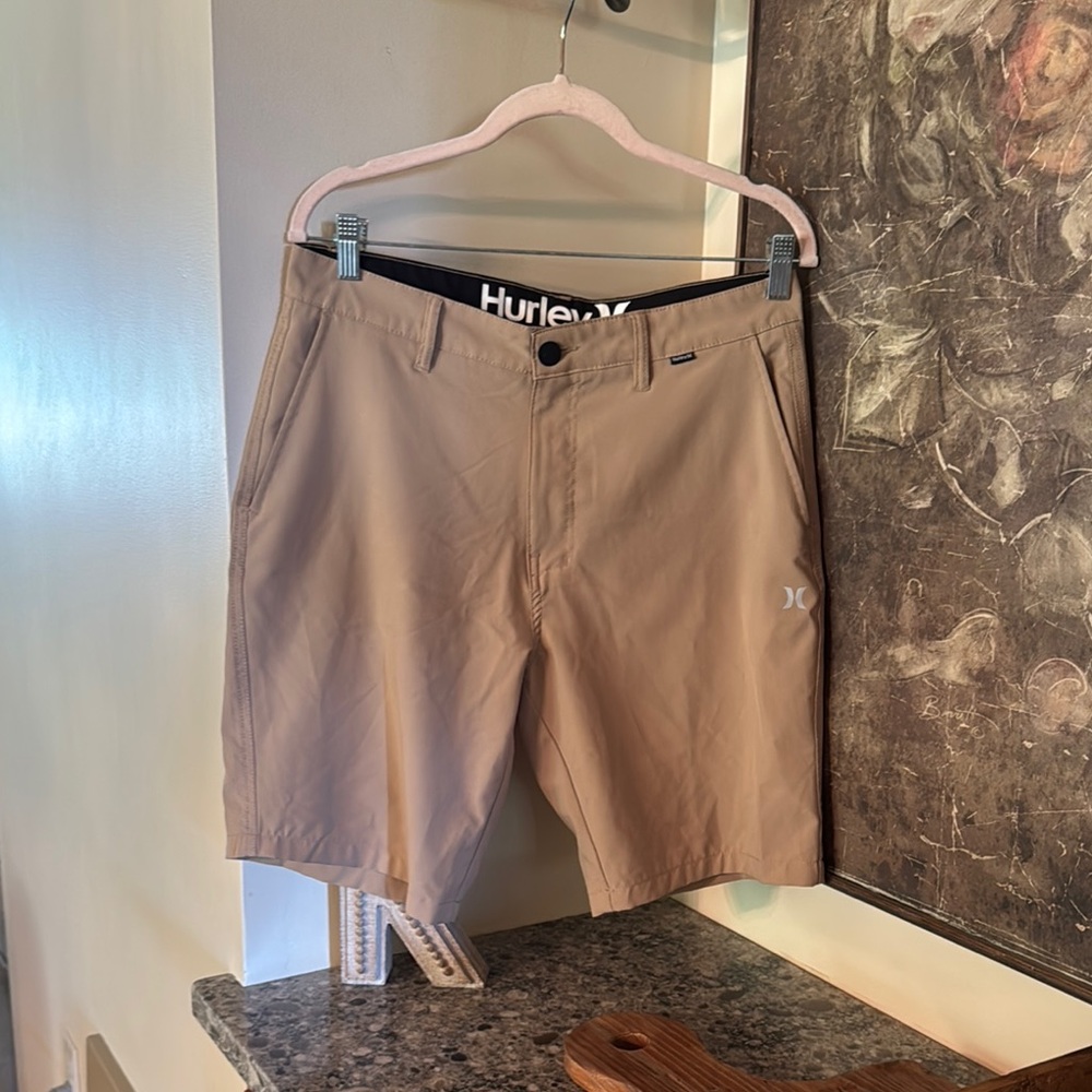 Hurley Tan Flat Front Shorts Casual Style. Great condition!